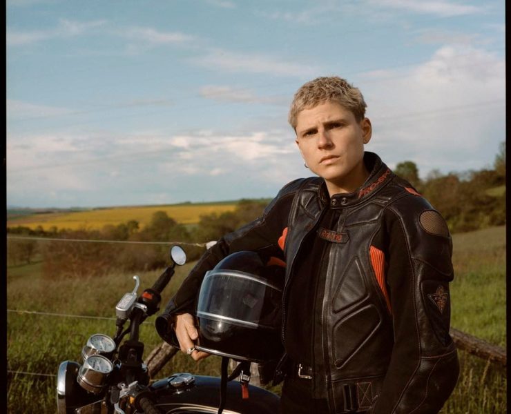 Claire Faravarjoo - Cigarette